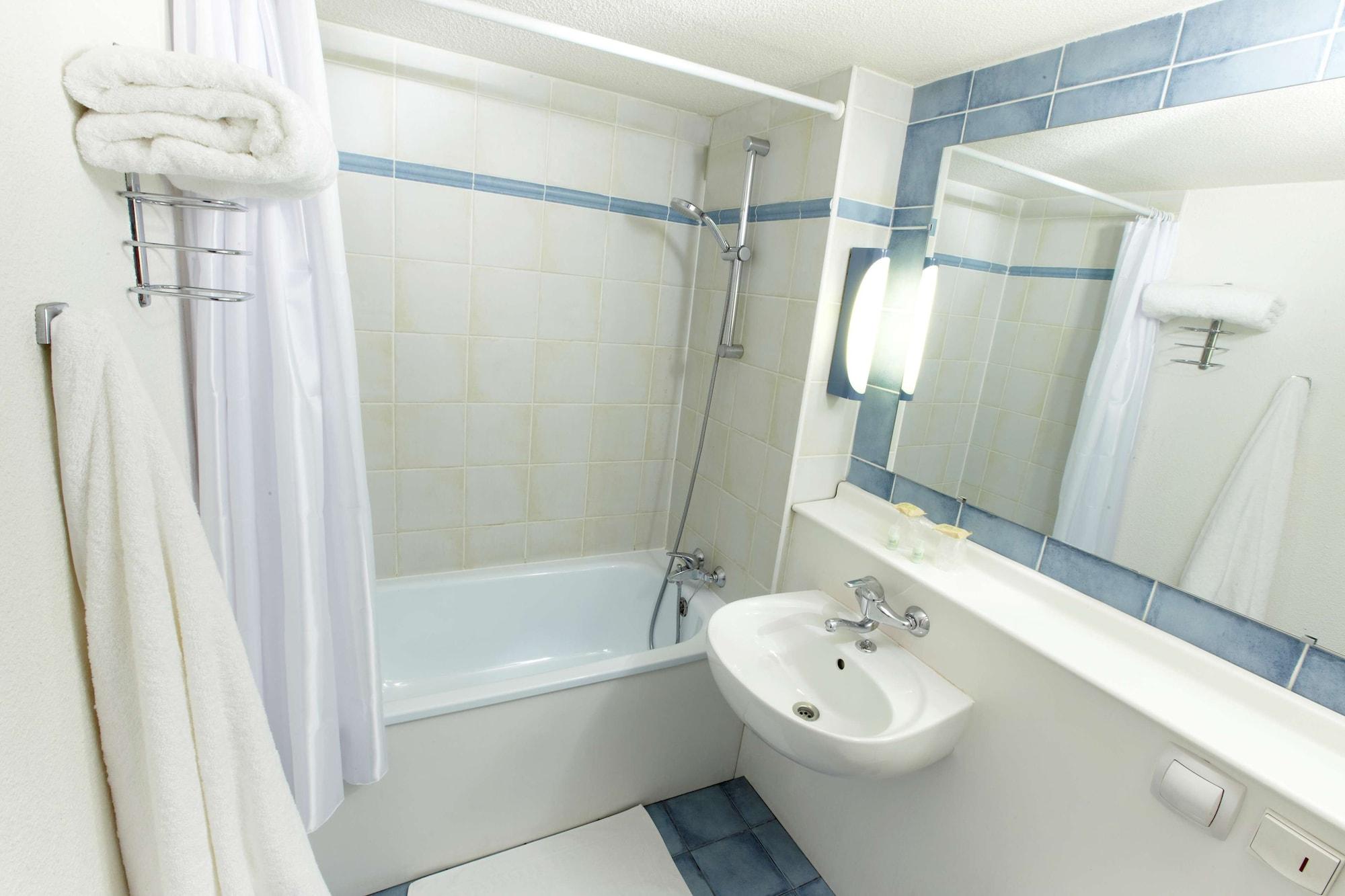 Campanile Bordeaux Ouest - Le Bouscat Hotel Room photo
