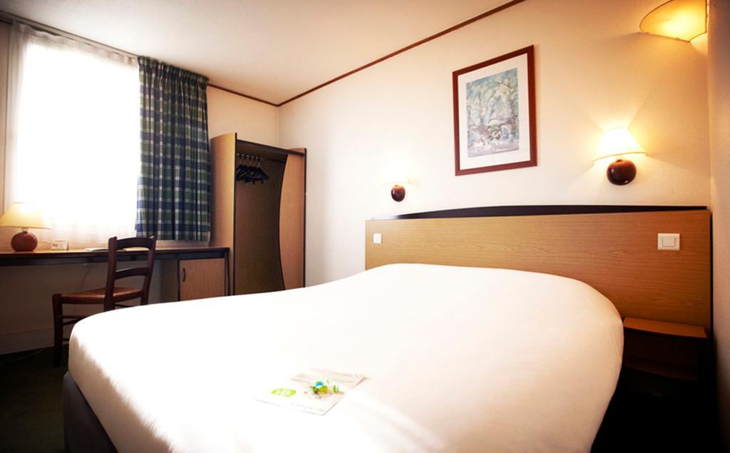 Campanile Bordeaux Ouest - Le Bouscat Hotel Room photo
